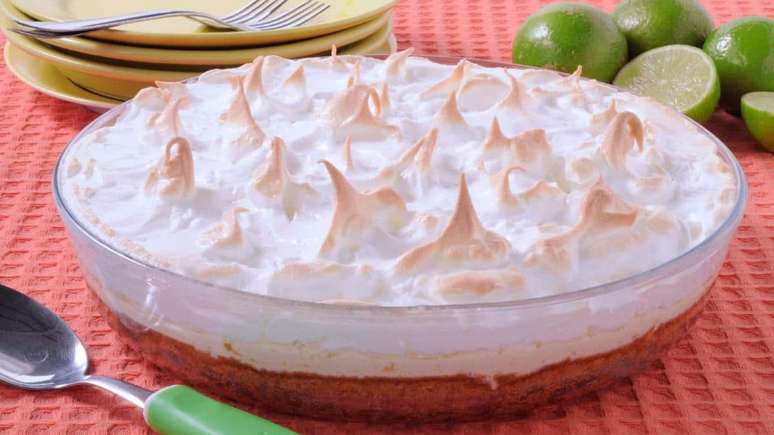 Torta de lim&atilde;o na travessa