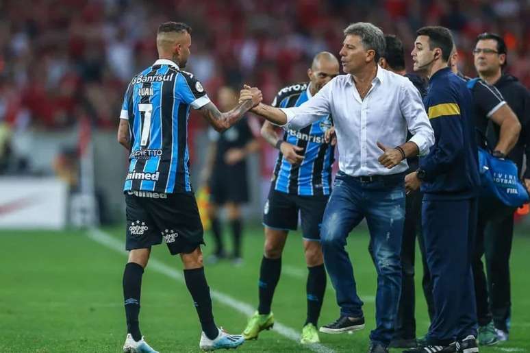 Luan fala em tom de despedida e exalta classificação do Grêmio