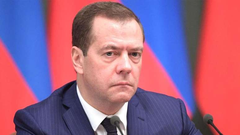 Medvedev alerta Otan sobre guerra nuclear se Rússia perder o conflito