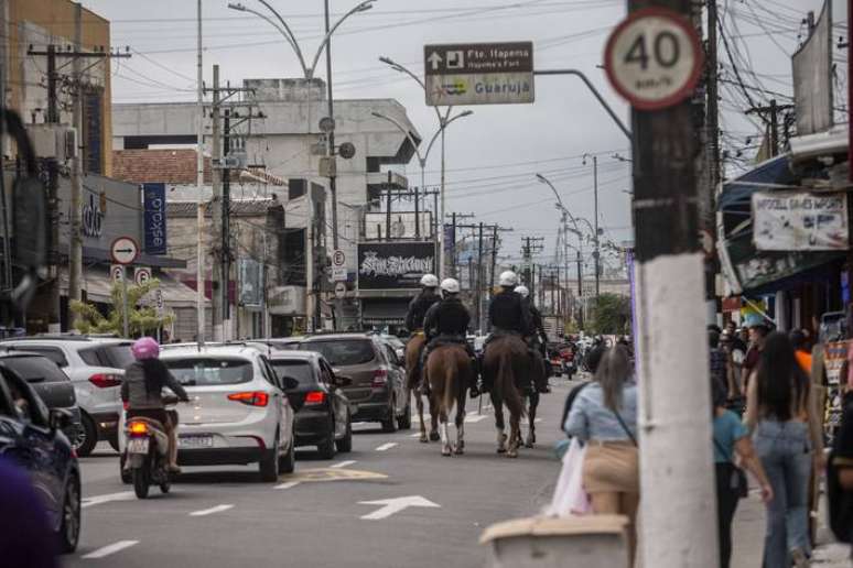 Policiais da Cavalaria da PM compõem o contingente enviado ao Guarujá após a morte de um soldado da Rota