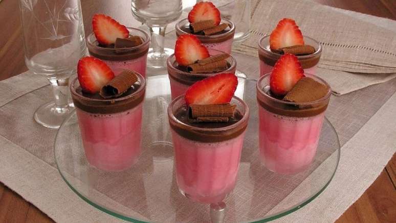 Mousse de morango com ganache