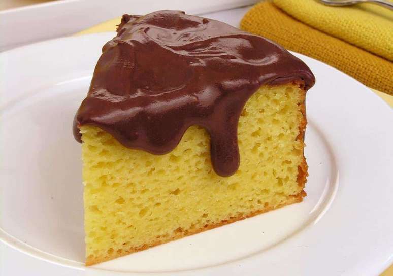 Bolo de maracujá com ganache