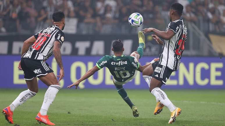 Gol de bicicleta, artilharia da temporada e da Libertadores