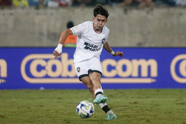 Paraguaio, Segovia jogava pelo Guaraní antes do Botafogo –