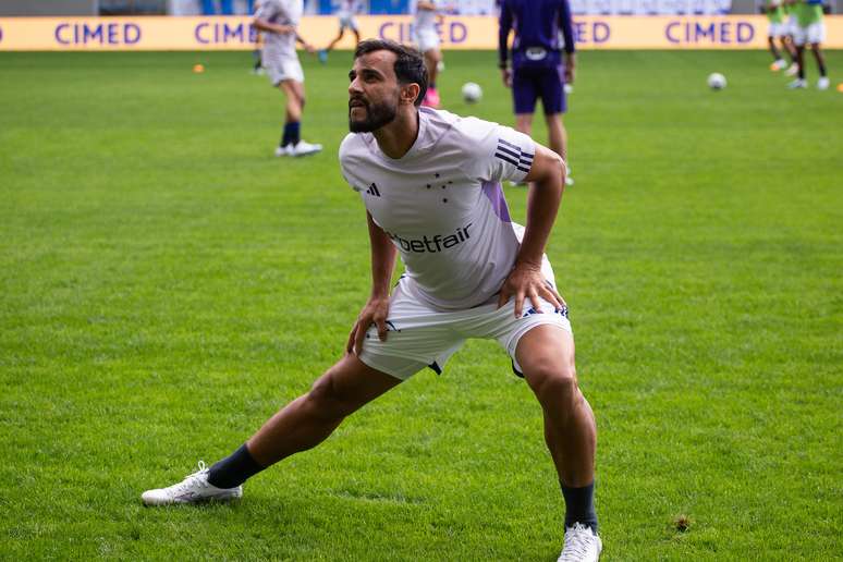 Jogador rescindiu com o clube mineiro e está livre no mercado 