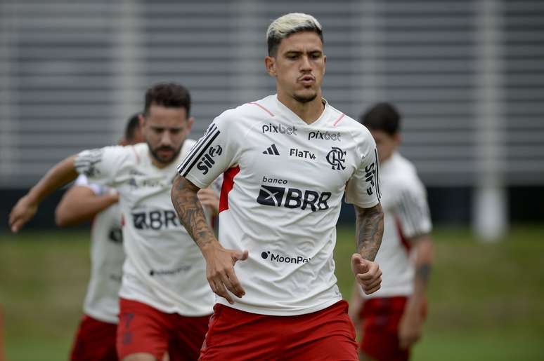 Depois da agressão sofrida e da confusão, Pedro volta a treinar no Ninho do Urubu, o CT do Flamengo na Zona Oeste da cidade do Rio de Janeiro 