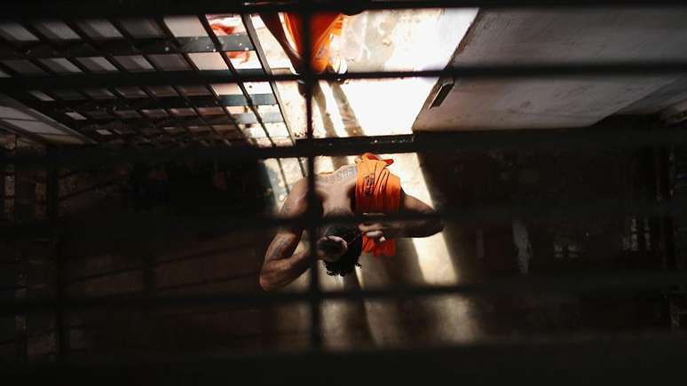 Quase 28% da população carcerária no Brasil está presa por crimes previstos na Lei de Drogas