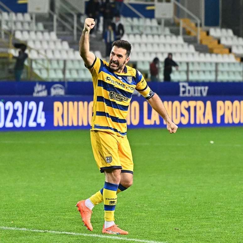 Buffon vai à Serie B para fechar ciclo no Parma após ganhar tudo