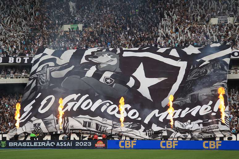 Torcida do Botafogo esgotou os ingressos na prtida contra o Coritiba 