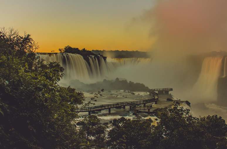 Uma das Sete Maravilhas da Natureza, as Cataratas do Iguaçu agora podem ser visitadas ao amanhecer