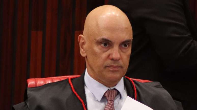 Durante a sessão, o ministro Alexandre de Moraes foi o primeiro a votar.