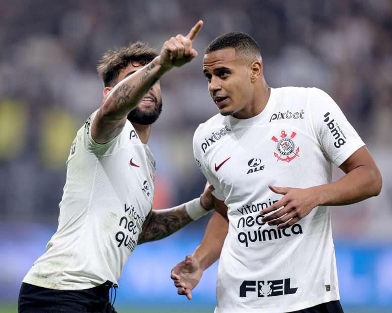 Zagueiro e goleiro são os melhores do Corinthians em triunfo no