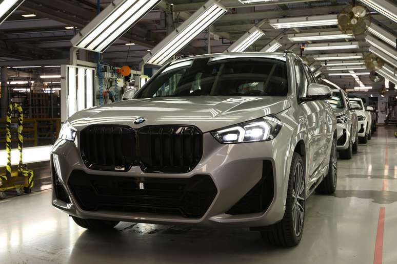 BMW comemora 90 mil automóveis produzidos em Araquari (SC).