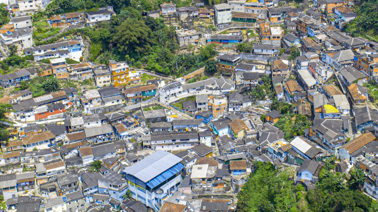 Favelas da Baixada Santista têm vivenciado cenários de violência e terror