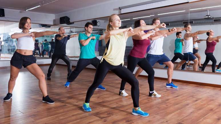 A zumba queima até 500 calorias em uma hora de aula -