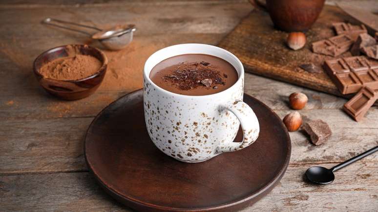 Aprenda duas receitas deliciosas de chocolate quente - Shutterstock