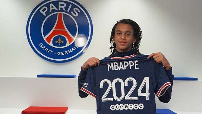 Ethan Mbappé, quanto tinha 15 anos e assinou seu primeiro contrato profissional com o PSG
