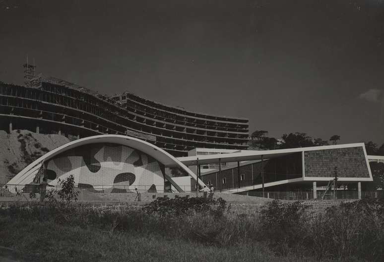 Conjunto Residencial Prefeito Mendes de Moraes em constru&ccedil;&atilde;o.