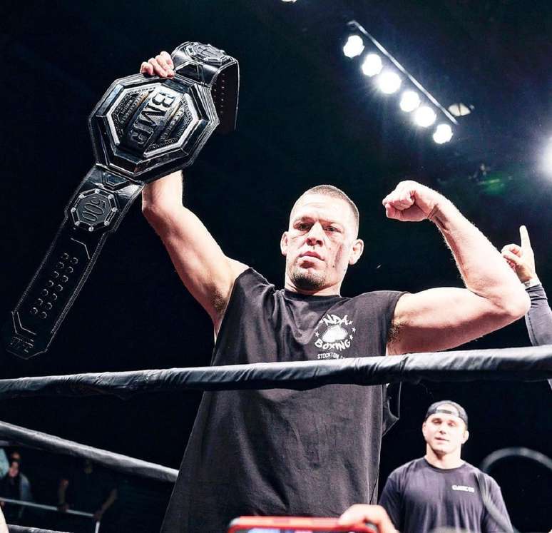 Nate Diaz com o 'BMF Belt' 