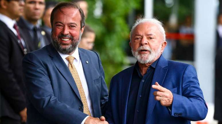 O documento assinado pelo presidente Lula e pelo ministro Alexandre Silveira amplia as possibilidades de intercâmbio de energia elétrica com países que fazem fronteira com o Brasil.