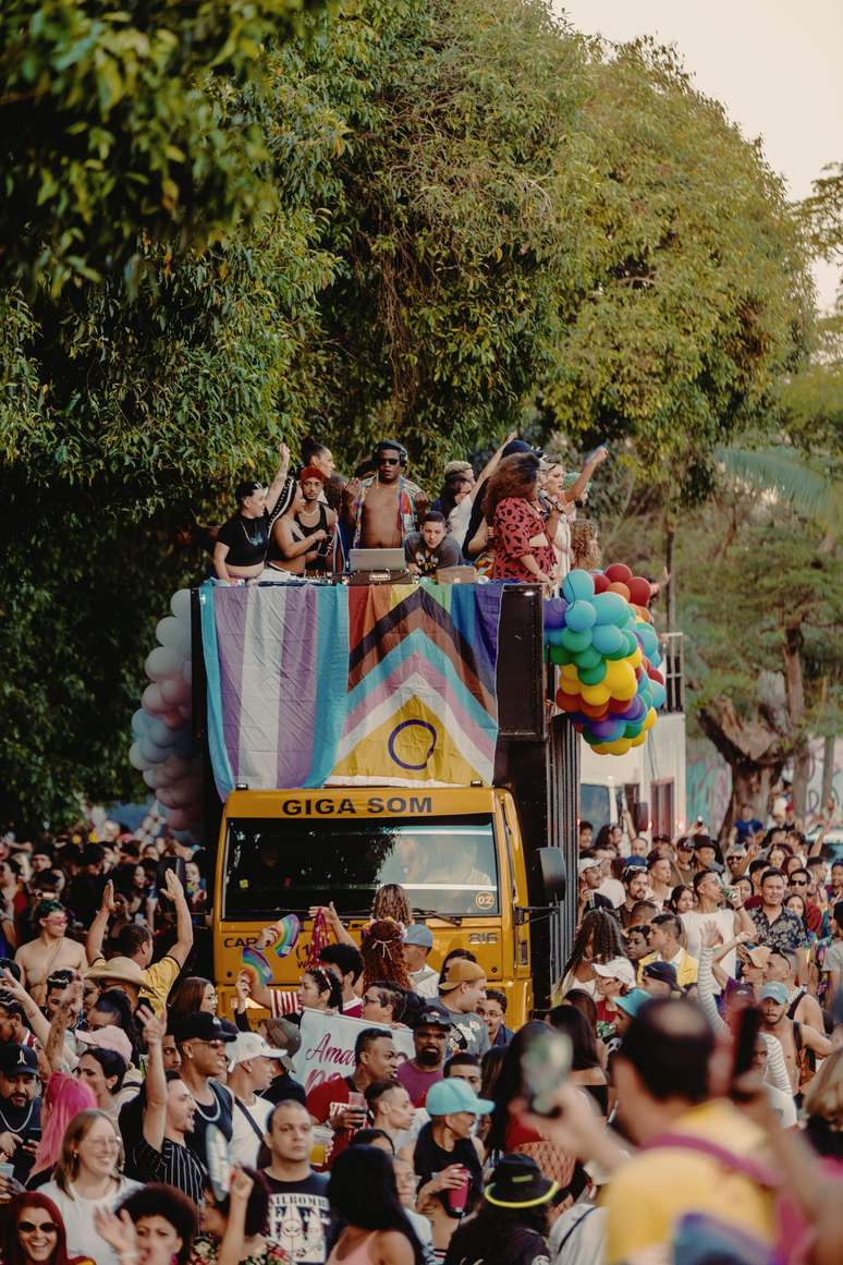 DJ Kenny Freitas na segunda edição da Parada LGBTQIA+ de Suzano