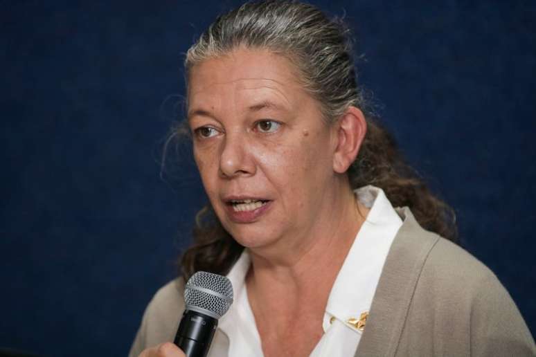 Ministra do Esporte, Ana Moser revela que Governo e CBF estudam utilizar estrutura da Copa de 2014 para sediar Mundial Feminino.