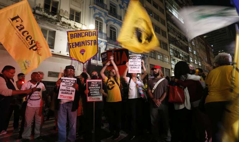 Movimento negro faz ato pedindo fim da Operação Escudo