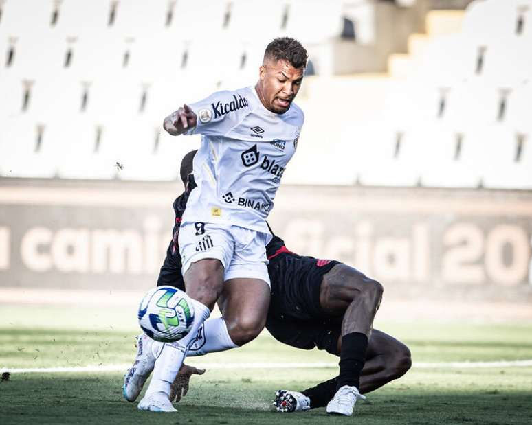 Botafogo empata com o Santos e sai do jogo na Vila tem gosto de vitória