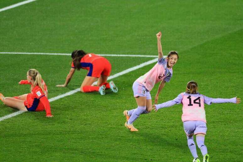 A japonesa Shimizu celebra o segundo gol do Japão sobre a Noruega –