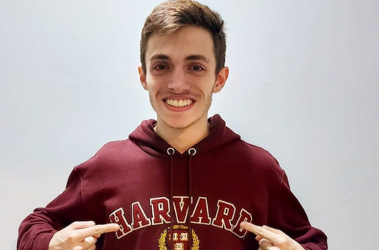 Eduardo foi aprovado em dezembro de 2020 em Harvard