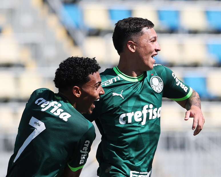 Atual campeão, Palmeiras encara Corinthians na semifinal do