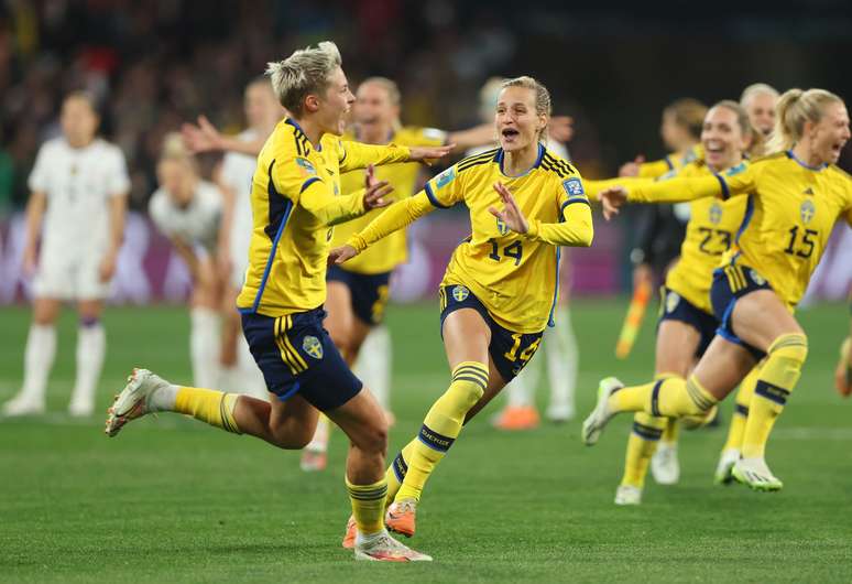 Brasil derrota Suécia por 5 a 1 e futebol feminino garante classificação