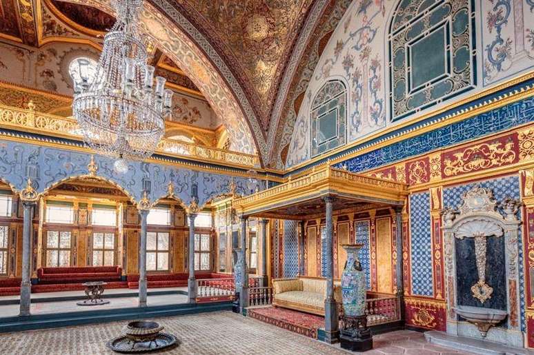 O imponente Pal&aacute;cio Topkapi na antiga capital do Imp&eacute;rio Otomano, Istambul (hoje, na Turquia)