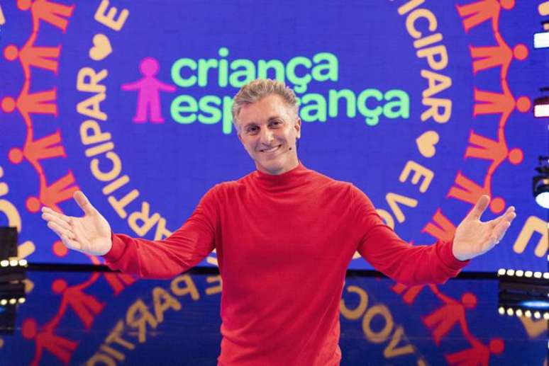 Luciano Huck durante programa&ccedil;&atilde;o do 'Crian&ccedil;a Esperan&ccedil;a' em 2023