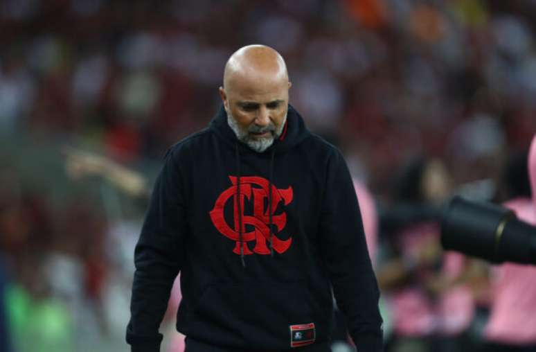 Sampaoli inventa há vários meses e o time foi mal demais