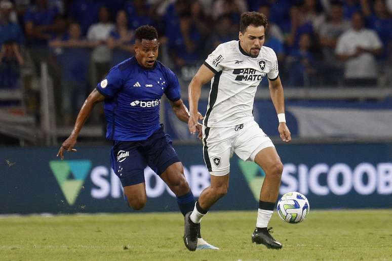 Cruzeiro fez jogo sólido contra o Botafogo, criando boas chances para vencer a partida –