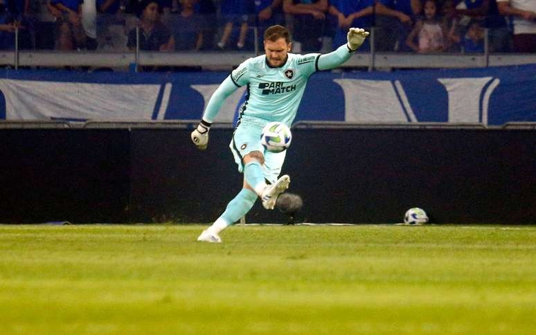 Goleiro Lucas França chega por empréstimo ao Guarani - Lance!