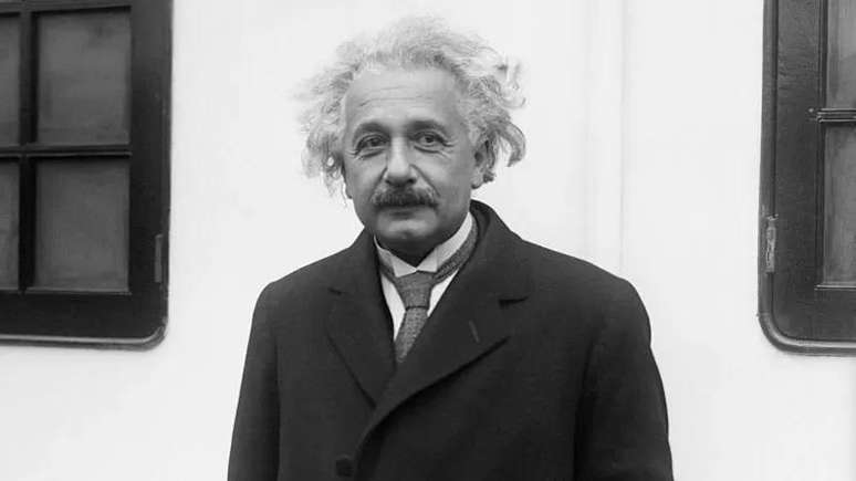 A teoria da relatividade de Einstein previu muitos fen&ocirc;menos que foram provados muito depois