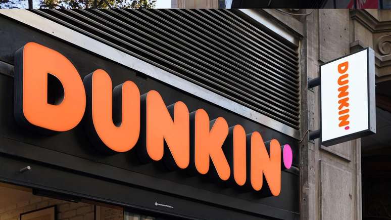 Alguns especialistas veem a mudança da marca Dunkin' Donuts para Dunkin' em 2018 como um exemplo de transição bem-sucedida