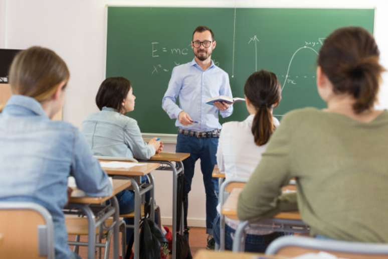 estudantes em cursinho