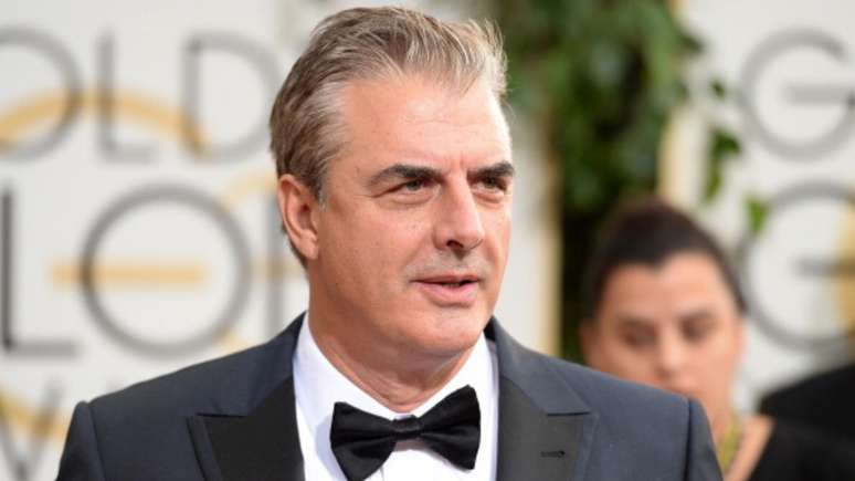 Chris Noth quebra sil&ecirc;ncio sobre acusa&ccedil;&otilde;es de ass&eacute;dio: "Hist&oacute;ria sensacionalista"