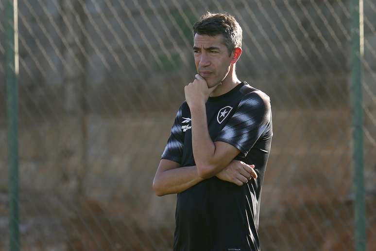 Bruno Lage comanda treino do Botafogo 