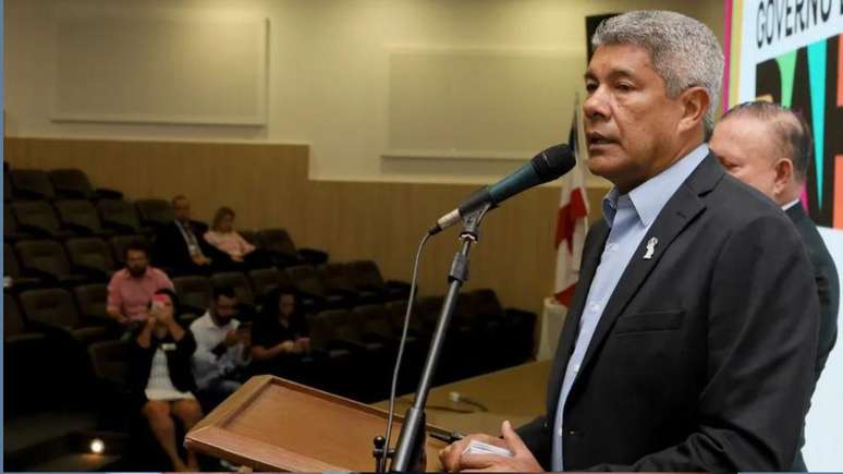 O governador da Bahia, Jer&ocirc;nimo Rodrigues (PT), afirmou em redes sociais que "eventuais excesso" cometidos pela PM ser&atilde;o apurados (Cr&eacute;dito