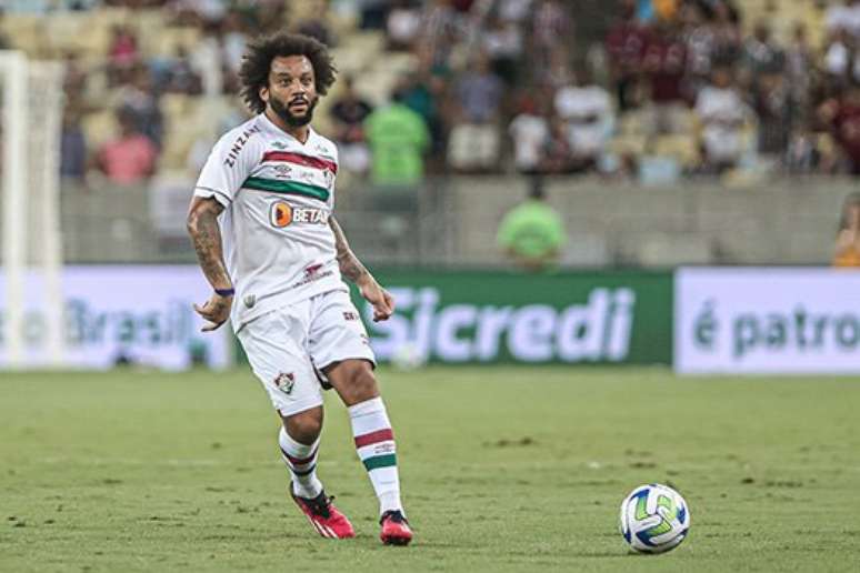 Marcelo est&aacute; suspenso do jogo de volta das oitavas da Libertadores &ndash;