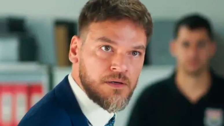 Theo (Emilio Dantas) em 'Vai na F&eacute;'. Reprodu&ccedil;&atilde;o/ Globo