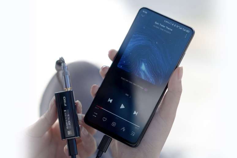 Portable DACs like the FiiO KA5 feature a higher sampling and resolution DSP to deliver better than standard mobile audio quality Portable DACs like the FiiO KA5 feature a higher sampling and resolution DSP to deliver better than standard mobile audio quality