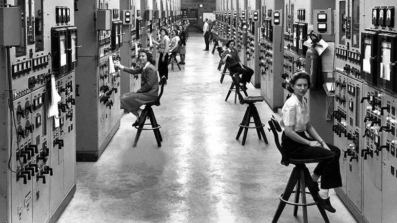 Moças Do Calutron Como Milhares De Mulheres Ajudaram A Preparar Urânio Para Bomba Atômica De Moças Do Calutron Como Milhares De Mulheres Ajudaram A Preparar Urânio Para Bomba Atômica De