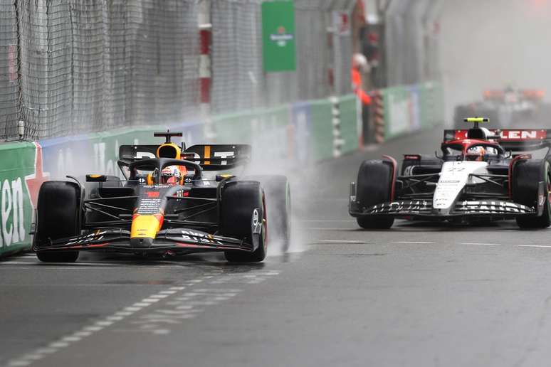 Verstappen e Tsunoda em Monaco. Embora do mesmo grupo, os times n&atilde;o podem usar totalmente o mesmo equipamento