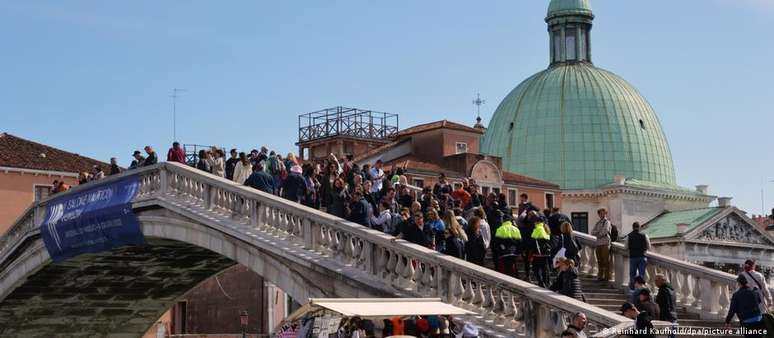 Veneza tem explorado formas de conter o turismo excessivo – e planeja até cobrar uma taxa de quem não pernoitar