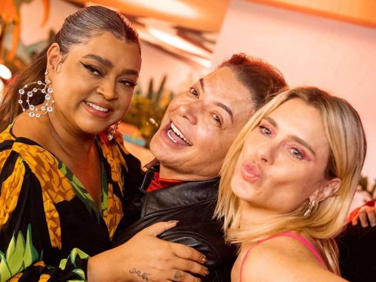 Preta Gil comemora aniversário de 49 anos com amigos em grande festa